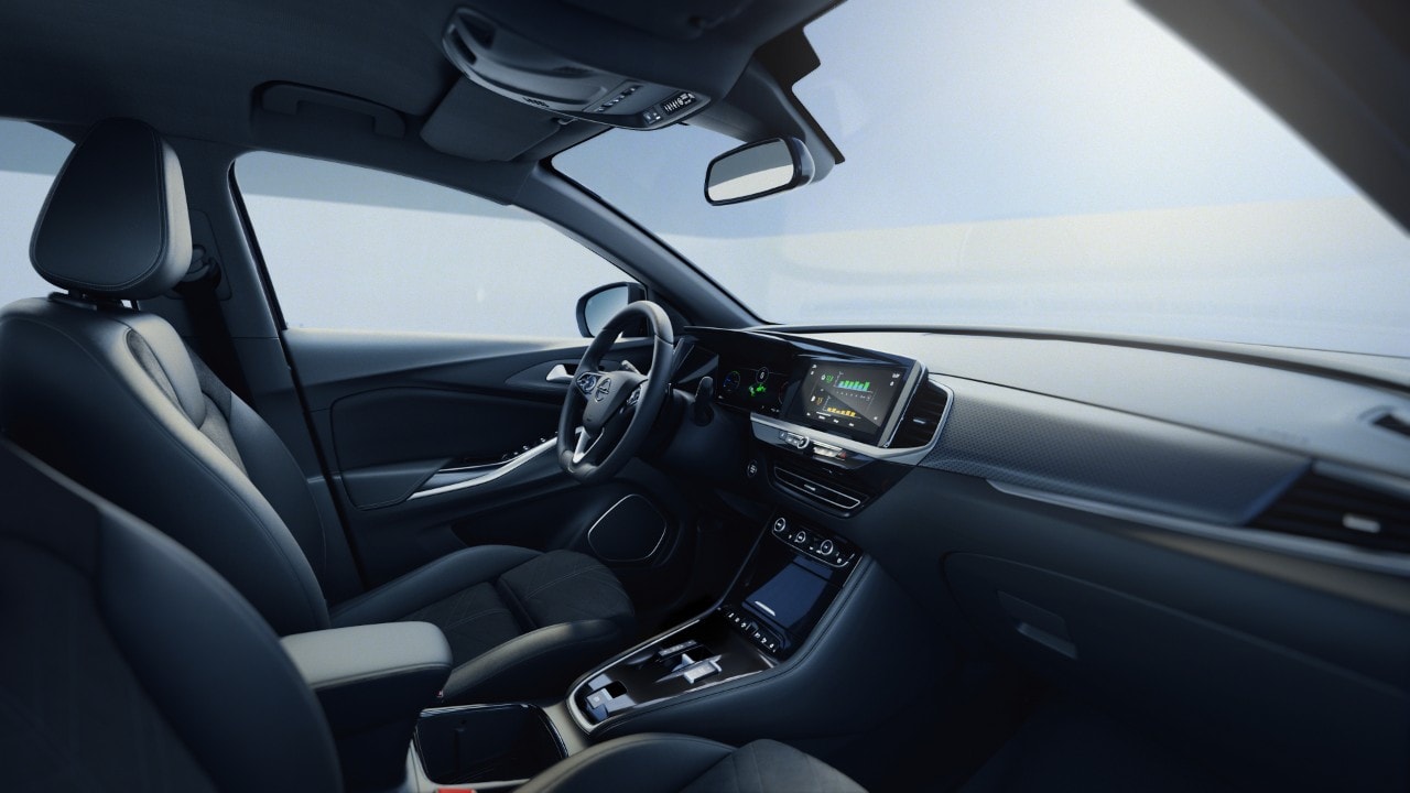 Pogled sa suvozačeva sjedala na vozačevo sjedalo Opel Grandland Plug-in Hybrida